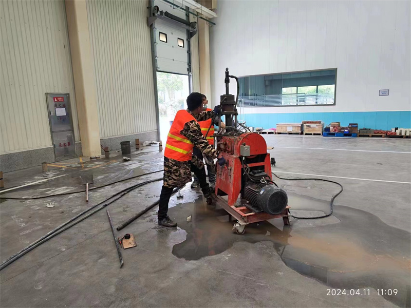 华龙厂房地面下沉塌陷注浆加固施工